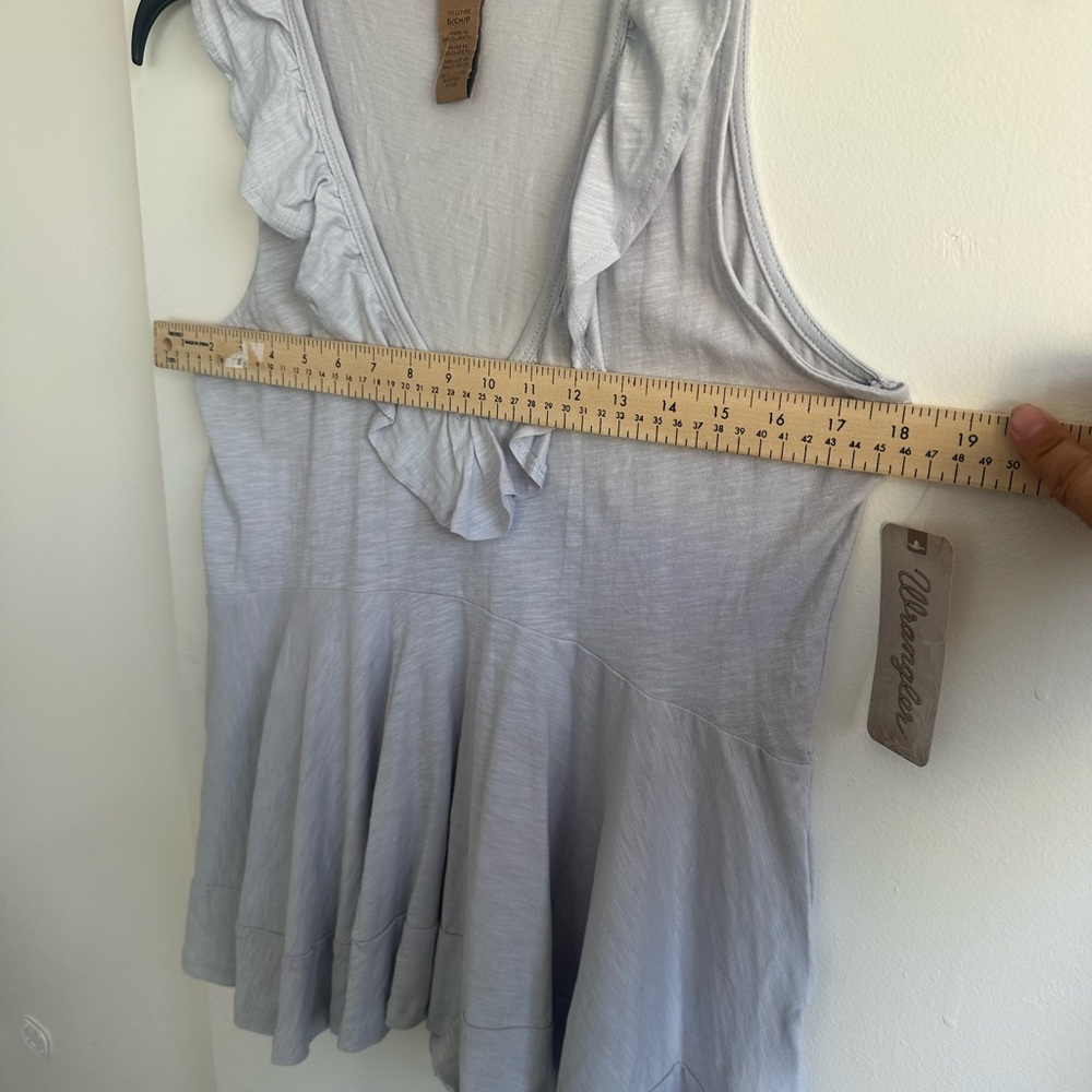 Wrangler Light Gray Ruffle V-Neck Tank Top - Picture 9 of 9